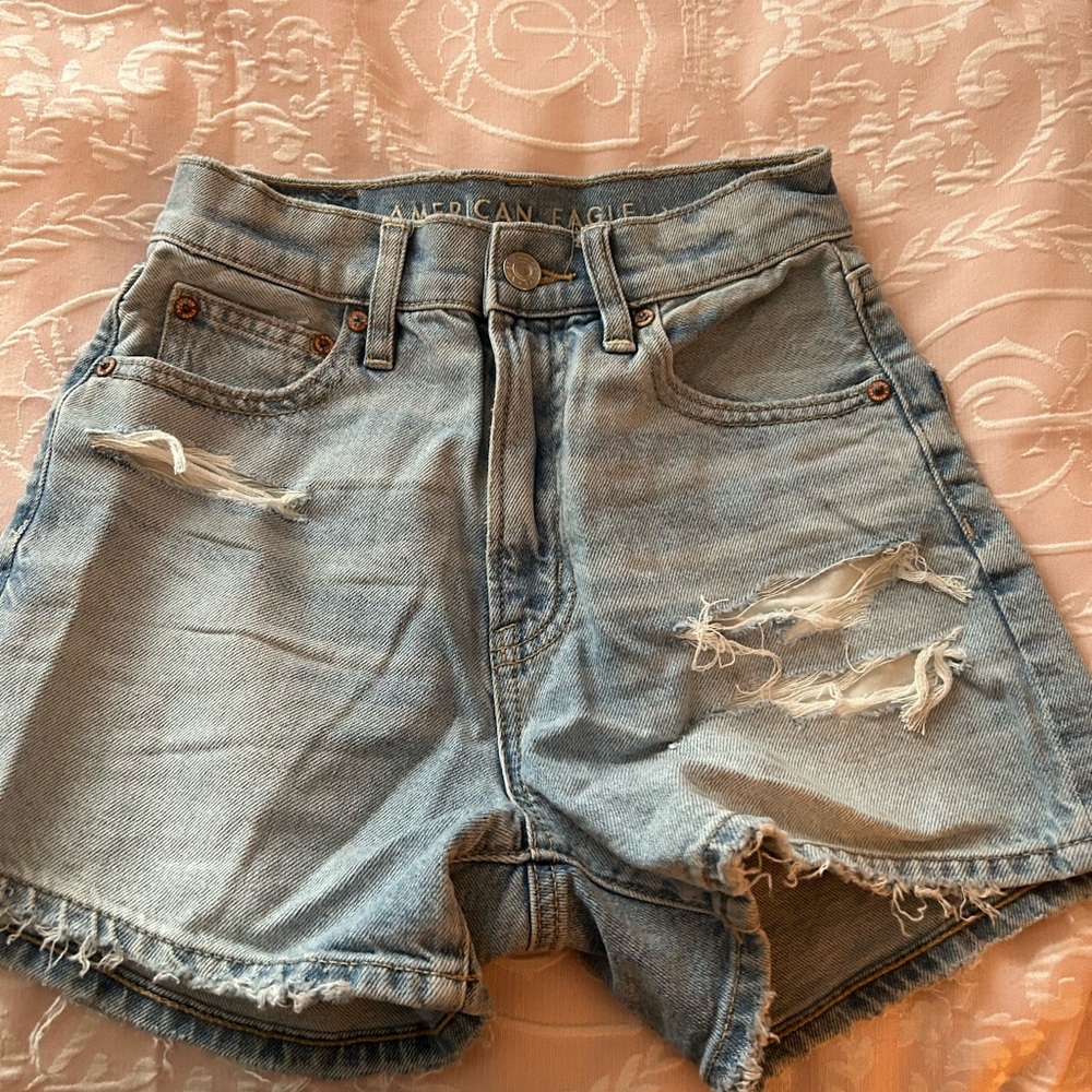 American Eagle baggy jeans